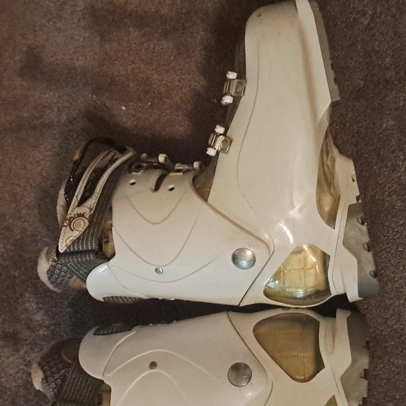 Women's Salomon DivineRS ski boots 6.5 (mondo23.5) - Picture 4 of 12